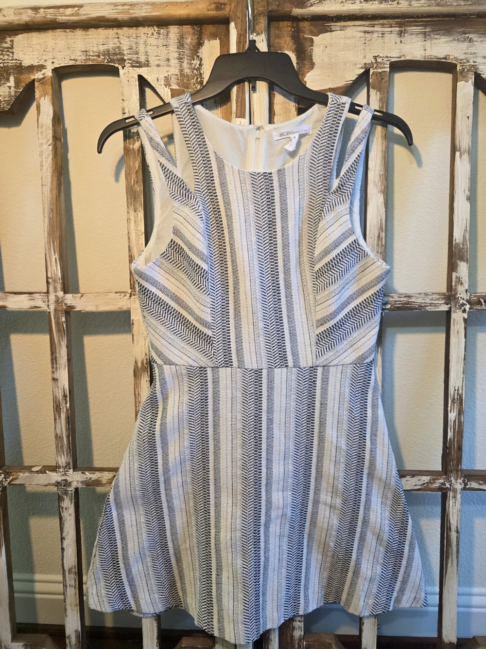BCBG Generation Textured Striped Dress – Size 10